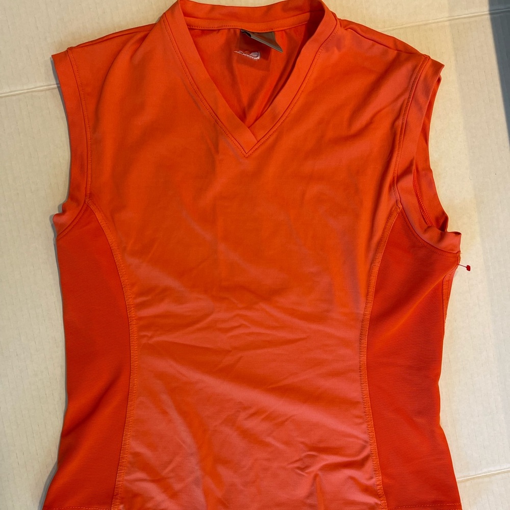 Woman’s Nike top size M(8-10) color carrot